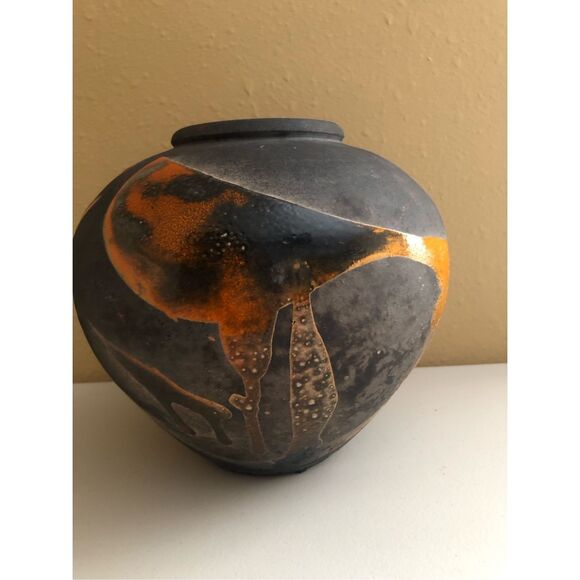 Signed Raku Studio Pottery Vase — “Monte Davey”, 9/94 (9" x 8") - Picture 5 of 14